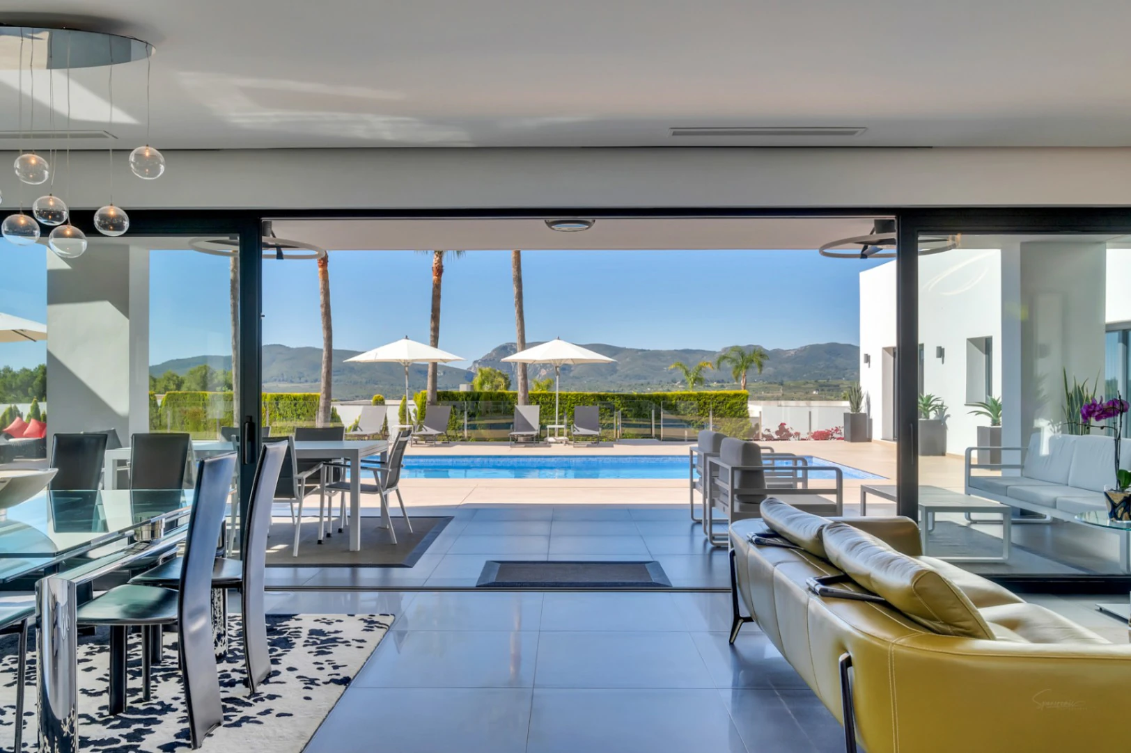 4870 - Exclusiva villa moderna con impresionantes vistas abiertas en una demandada zona de Jávea