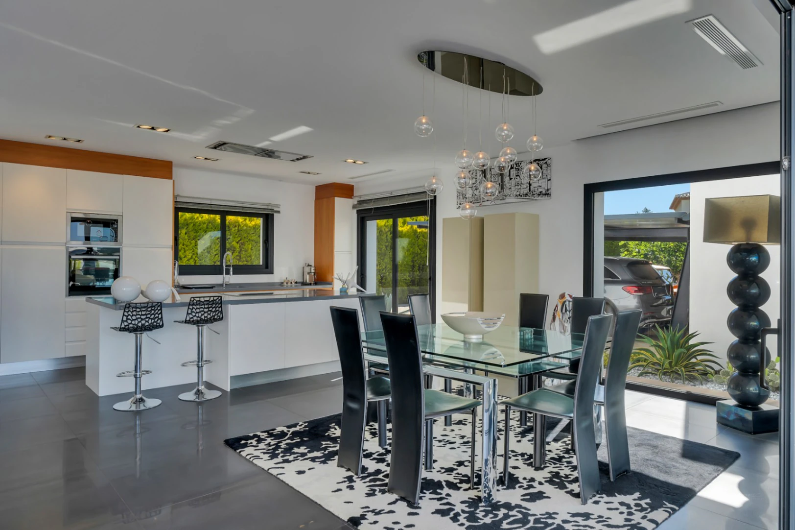 4870 - Exclusiva villa moderna con impresionantes vistas abiertas en una demandada zona de Jávea