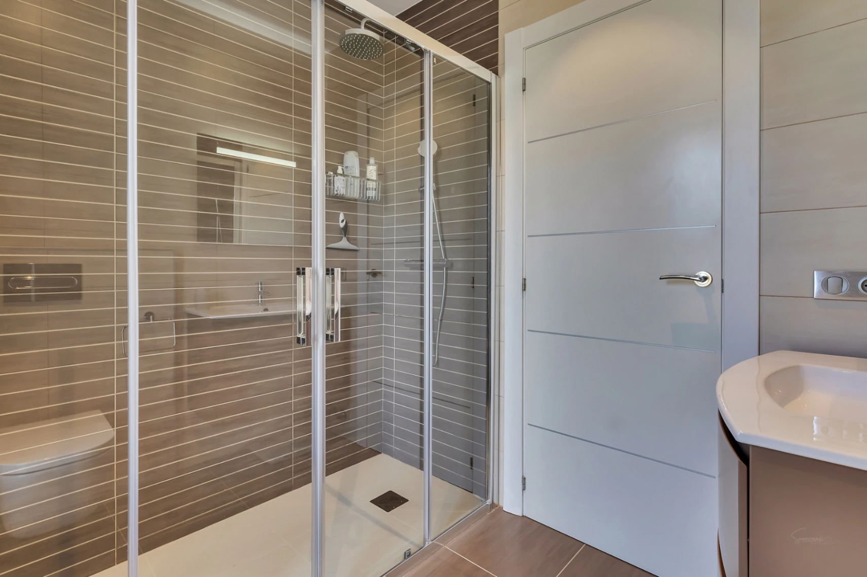 4870 - Exclusiva villa moderna con impresionantes vistas abiertas en una demandada zona de Jávea
