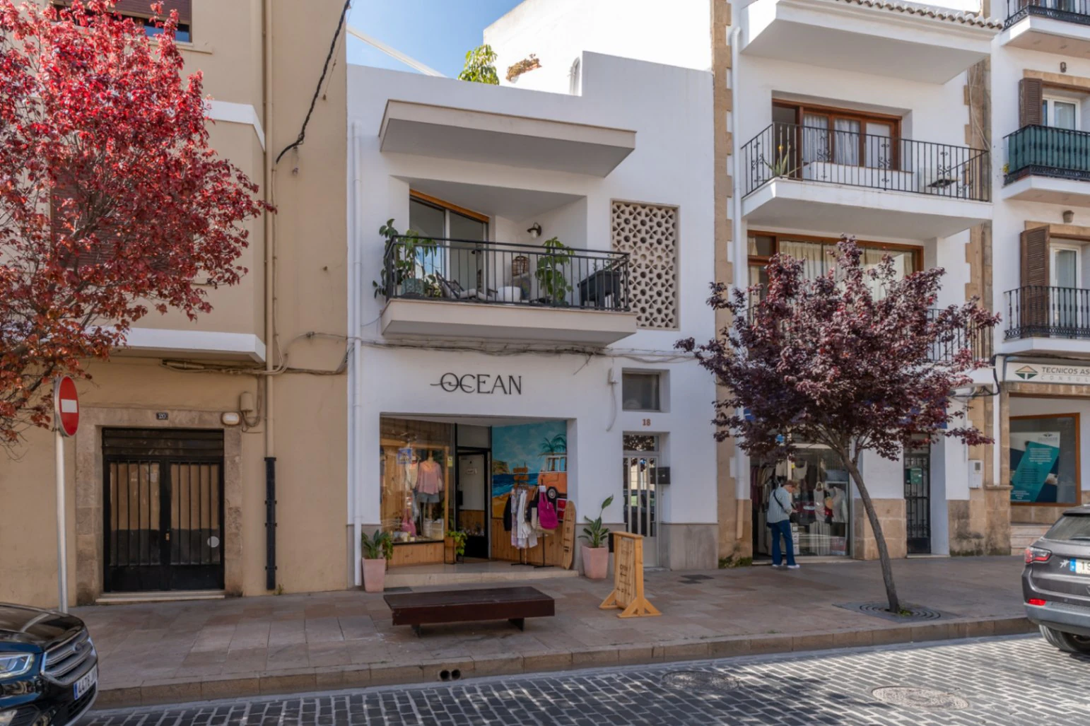 4874 - Maison de ville rénovée 2023 | 4 chambres | Terrasse sur le toit avec piscine plongeante