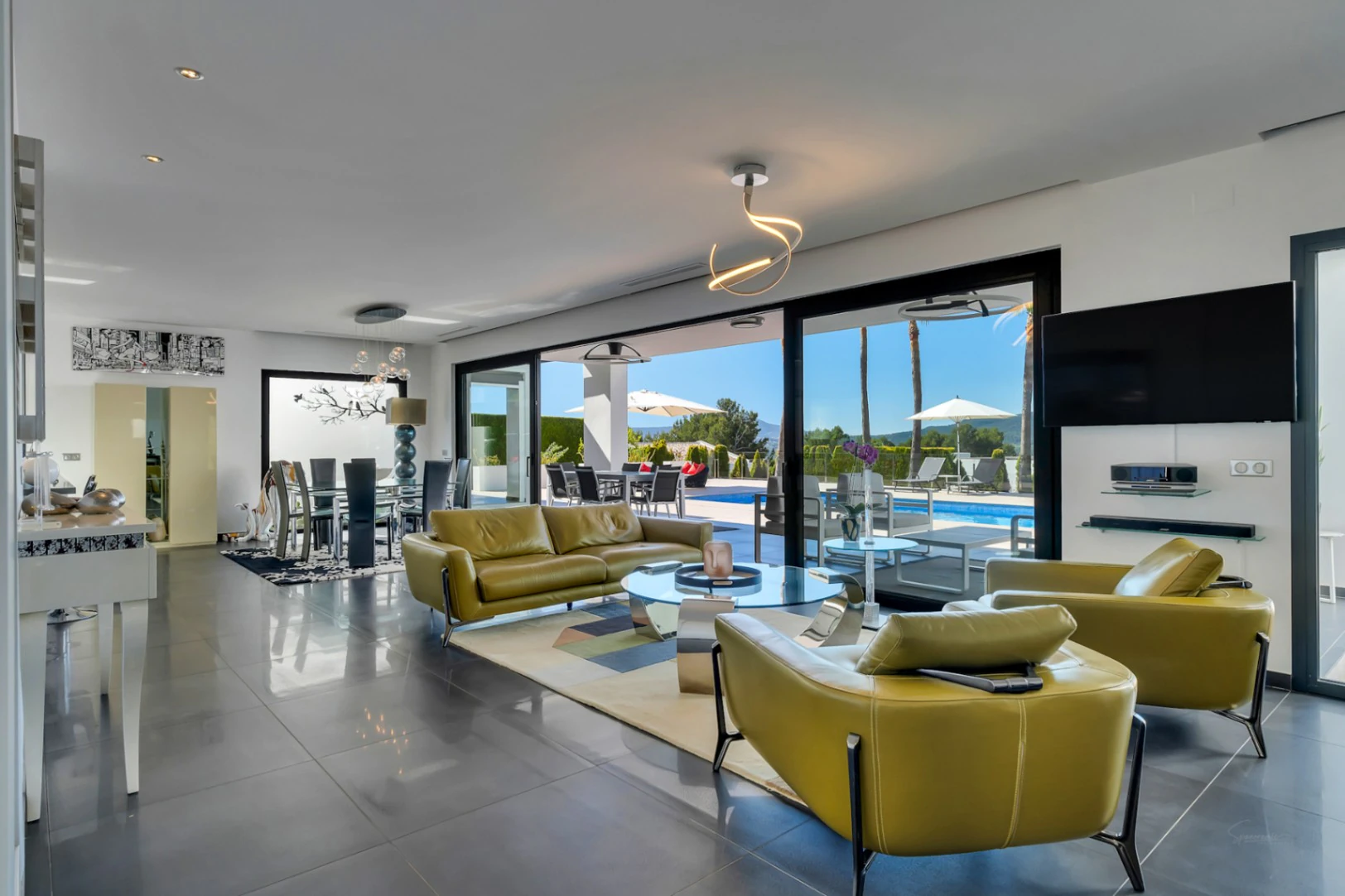 4870 - Exclusiva villa moderna con impresionantes vistas abiertas en una demandada zona de Jávea