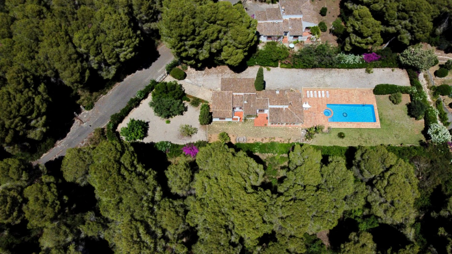 4890 - Propiedad con gran potencial de ampliación en una tranquila zona de Jávea