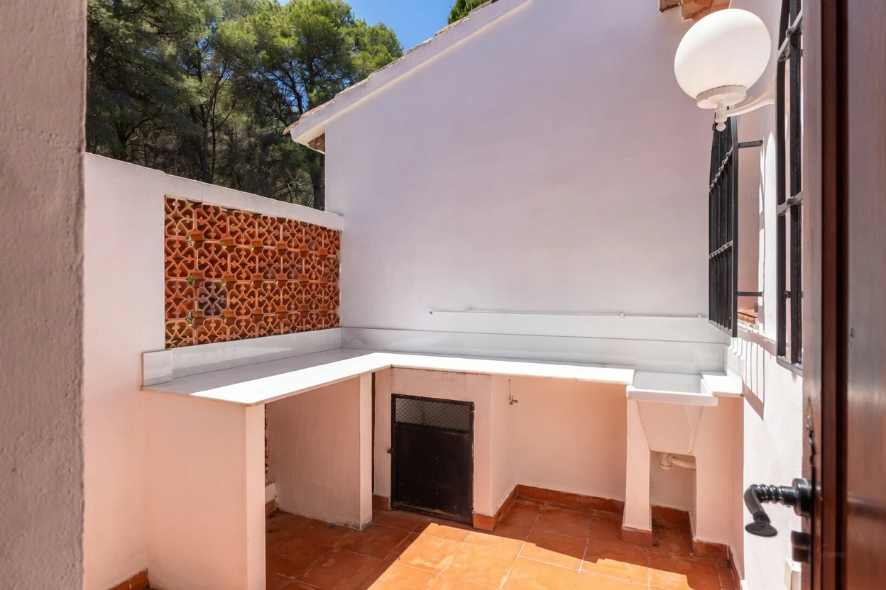 4890 - Propiedad con gran potencial de ampliación en una tranquila zona de Jávea