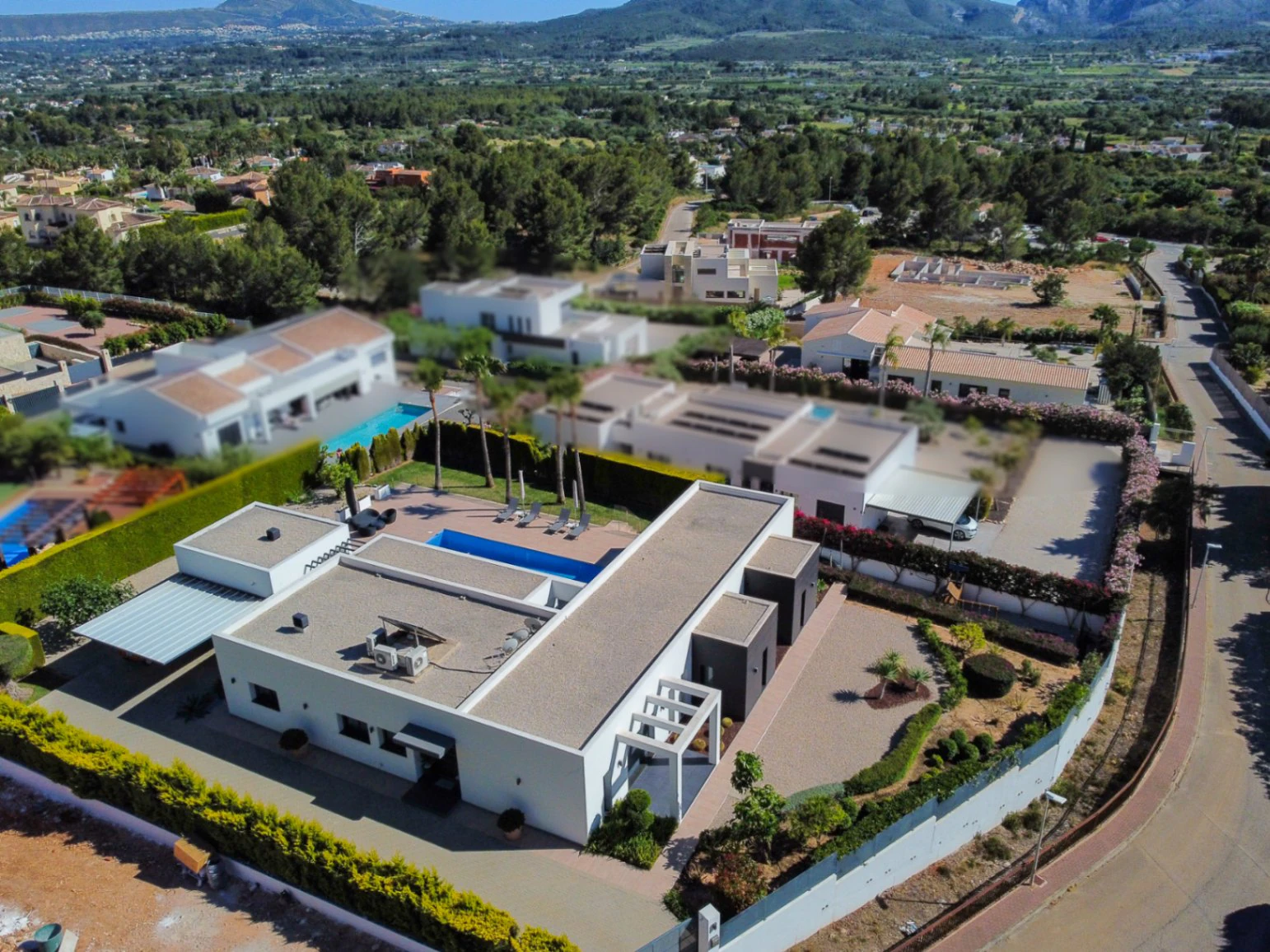 4870 - Exclusiva villa moderna con impresionantes vistas abiertas en una demandada zona de Jávea