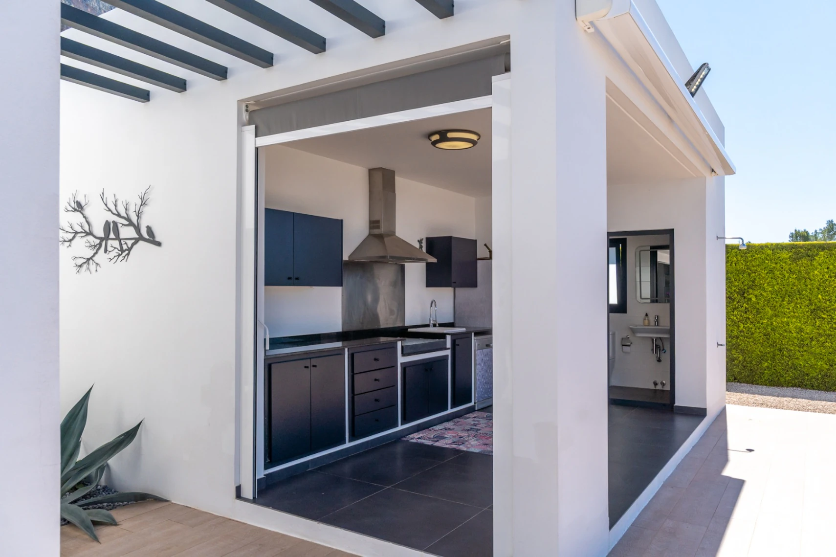 4870 - Exclusiva villa moderna con impresionantes vistas abiertas en una demandada zona de Jávea