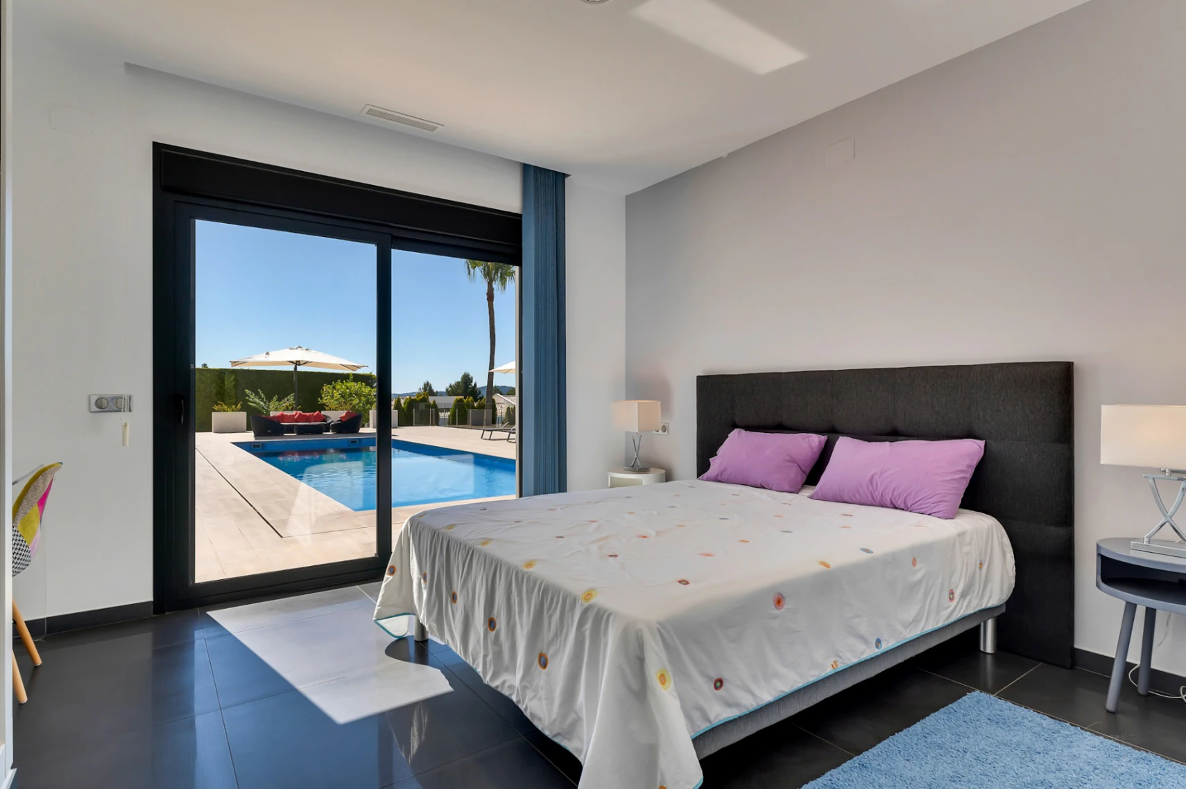 4870 - Exclusiva villa moderna con impresionantes vistas abiertas en una demandada zona de Jávea