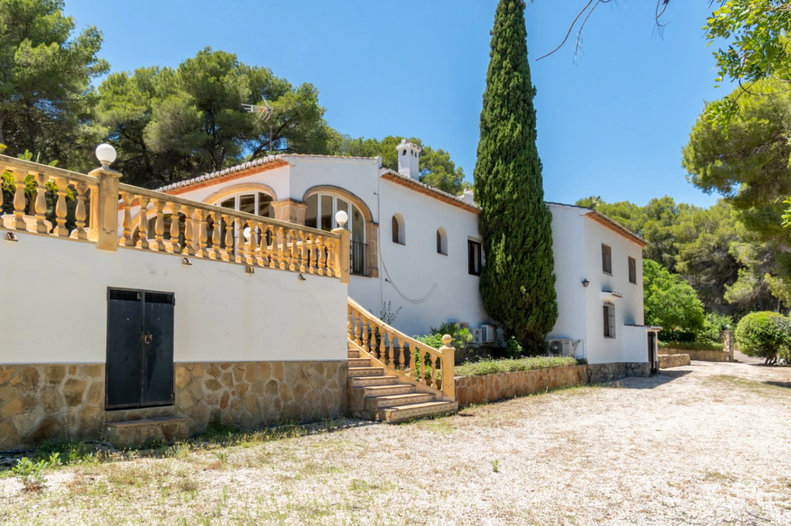 4890 - Propiedad con gran potencial de ampliación en una tranquila zona de Jávea