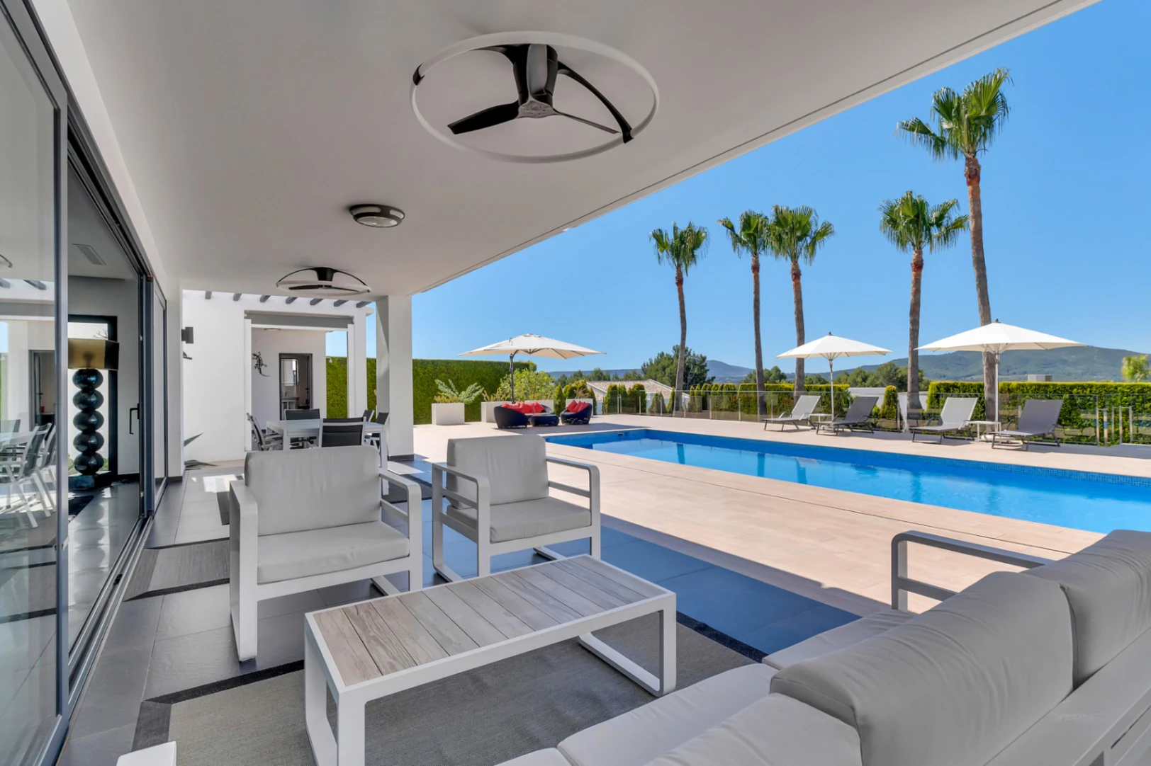 4870 - Exclusiva villa moderna con impresionantes vistas abiertas en una demandada zona de Jávea