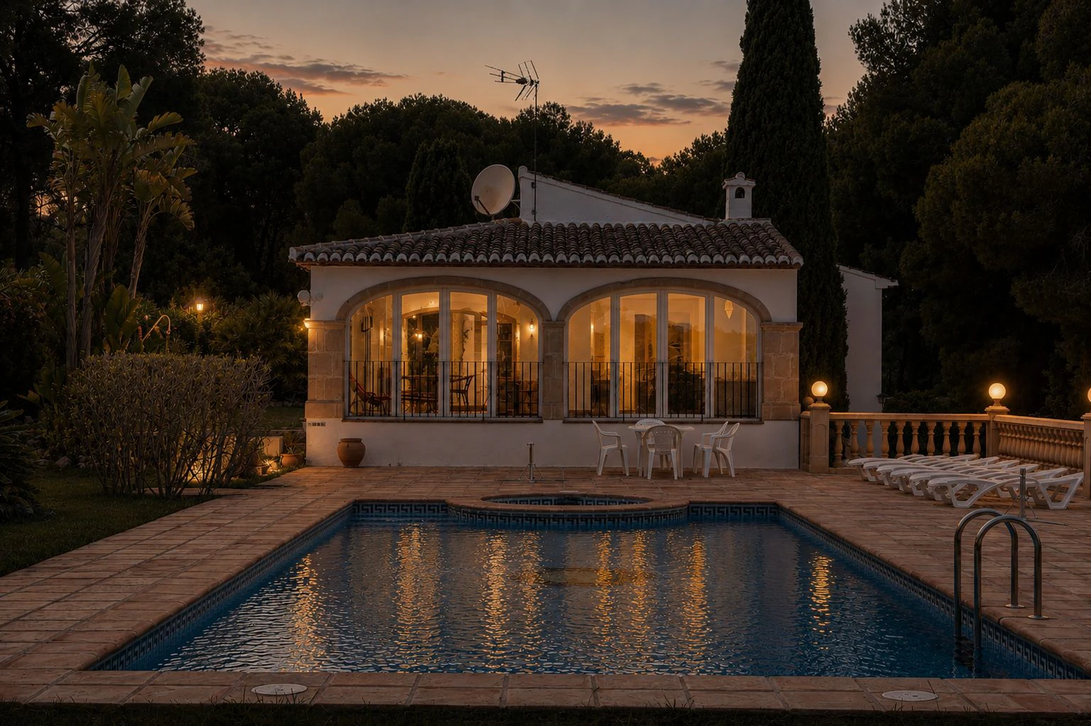 4890 - Propiedad con gran potencial de ampliación en una tranquila zona de Jávea