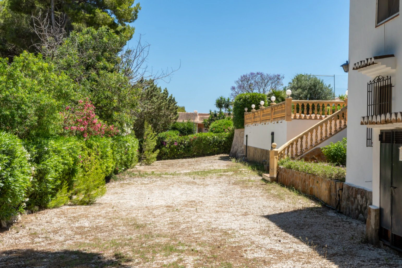4890 - Propiedad con gran potencial de ampliación en una tranquila zona de Jávea