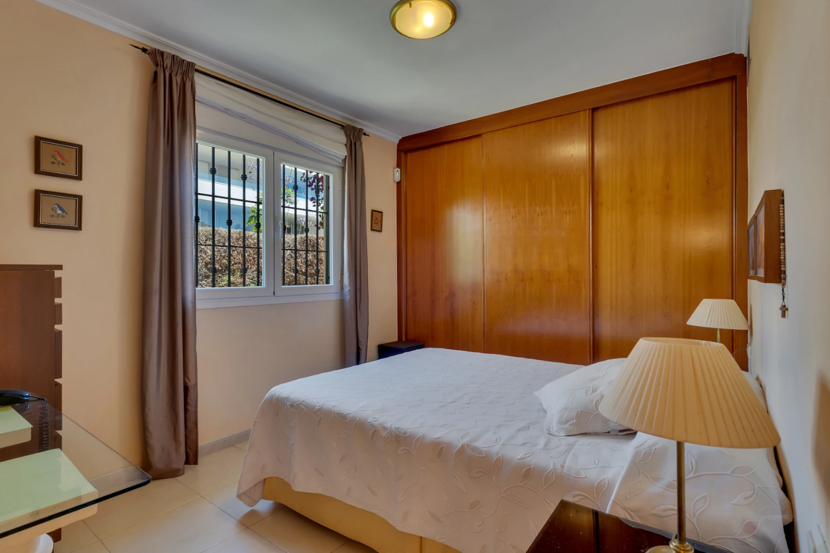 4837 - Vijf-kamerappartement met grote tuin, gelegen in een geweldige buurt van Jávea.