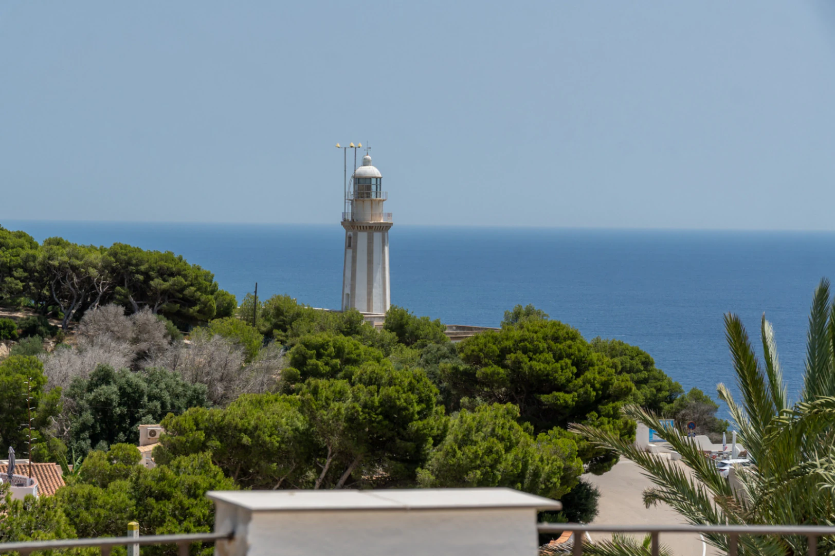 4883 - Uitzonderlijk pand in een exclusieve omgeving met panoramisch uitzicht op zee