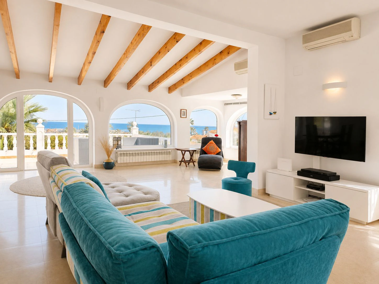 Villa con apartamento de invitados y vistas al mar en Dénia