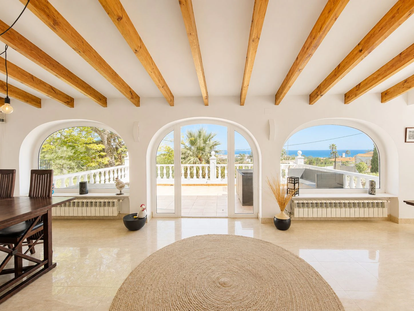 Villa con apartamento de invitados y vistas al mar en Dénia