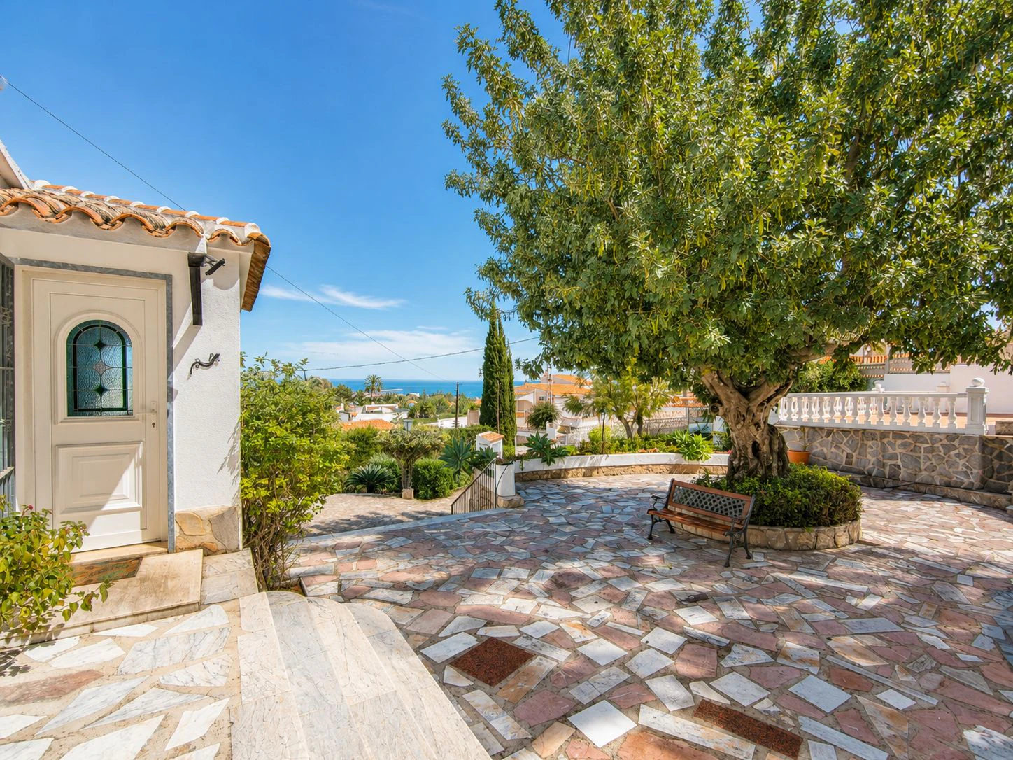 Villa con apartamento de invitados y vistas al mar en Dénia