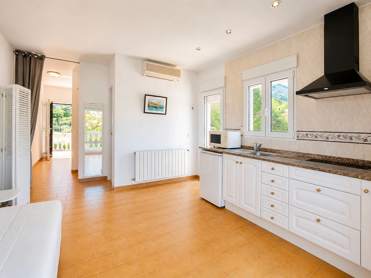 Villa con apartamento de invitados y vistas al mar en Dénia