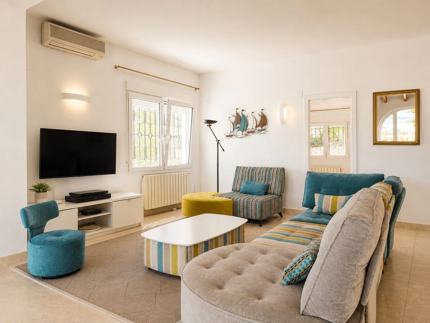Villa con apartamento de invitados y vistas al mar en Dénia