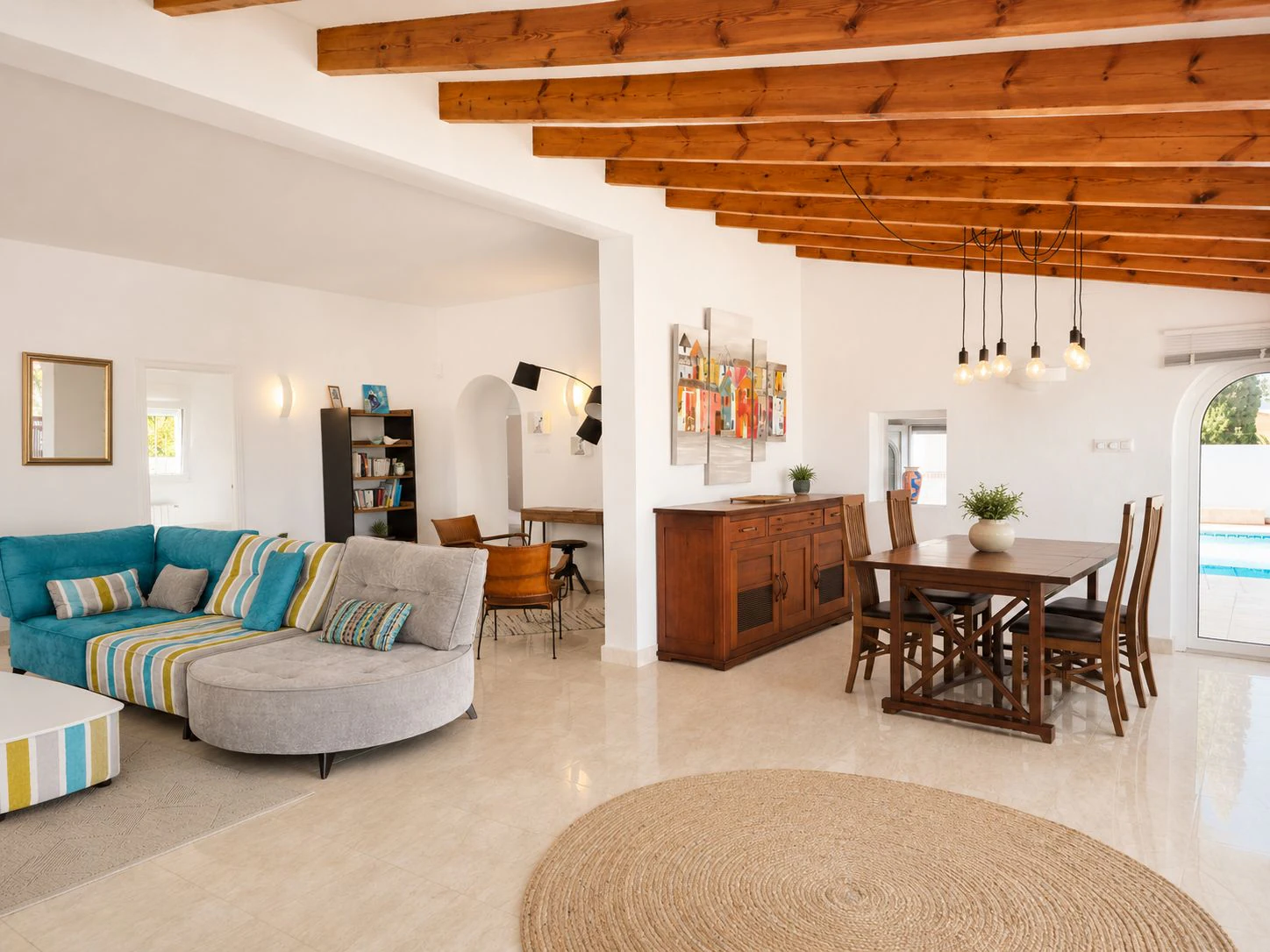 Villa con apartamento de invitados y vistas al mar en Dénia