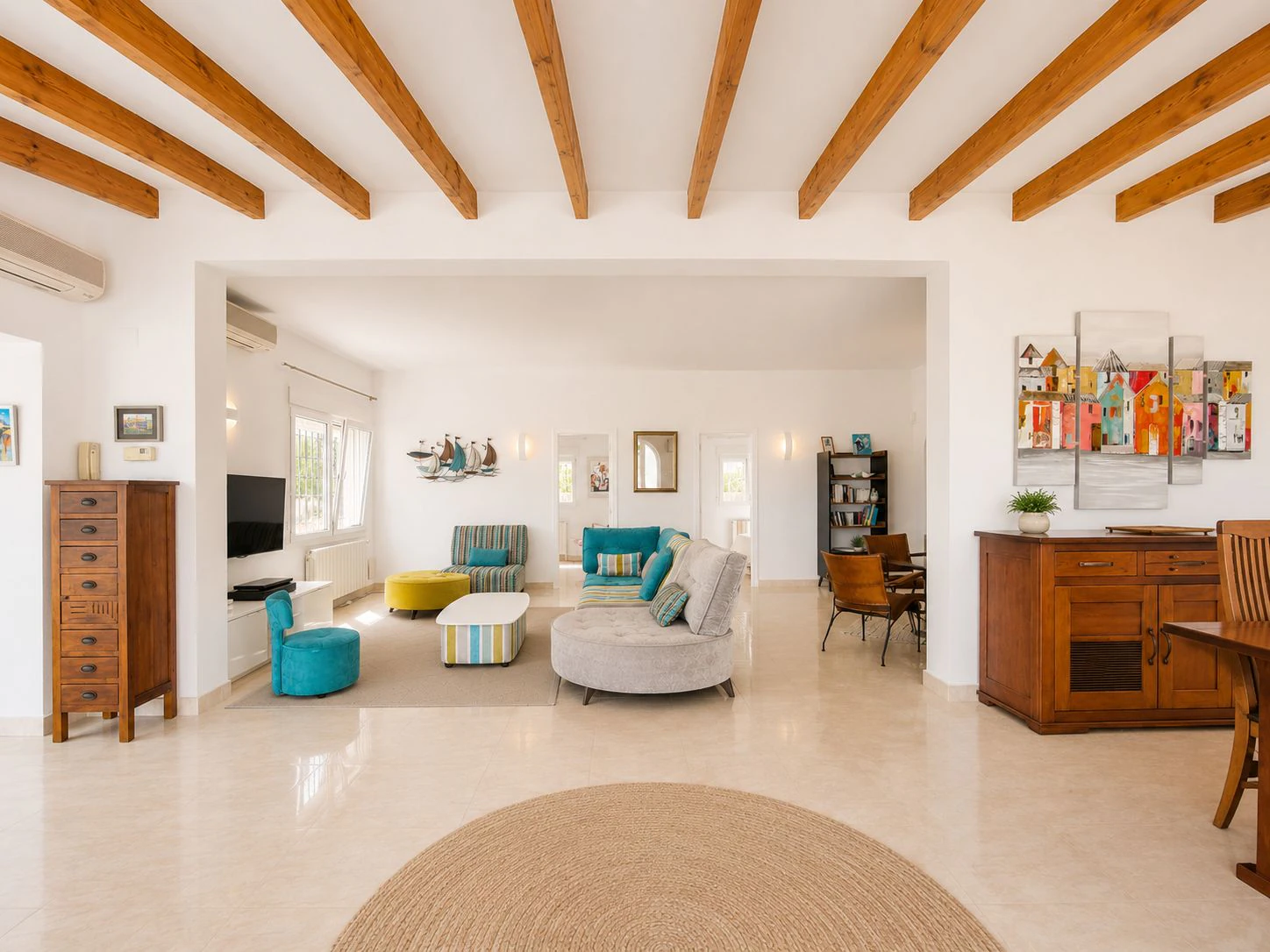 Villa con apartamento de invitados y vistas al mar en Dénia