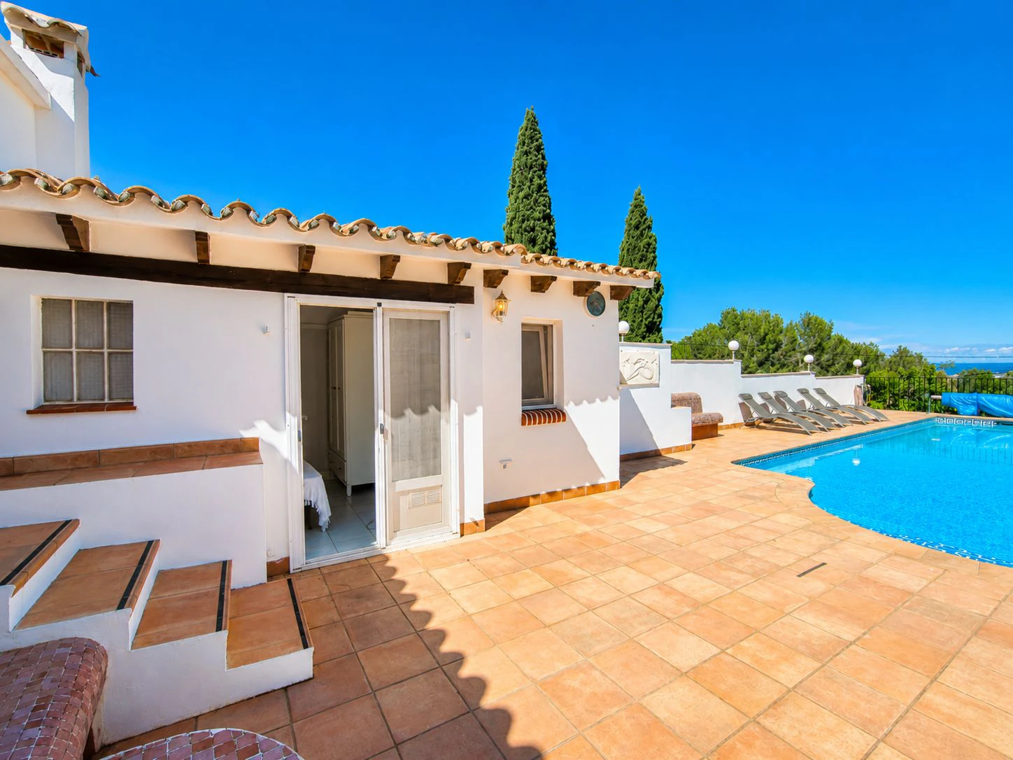 Villa con apartamento de invitados y vistas al mar en Dénia