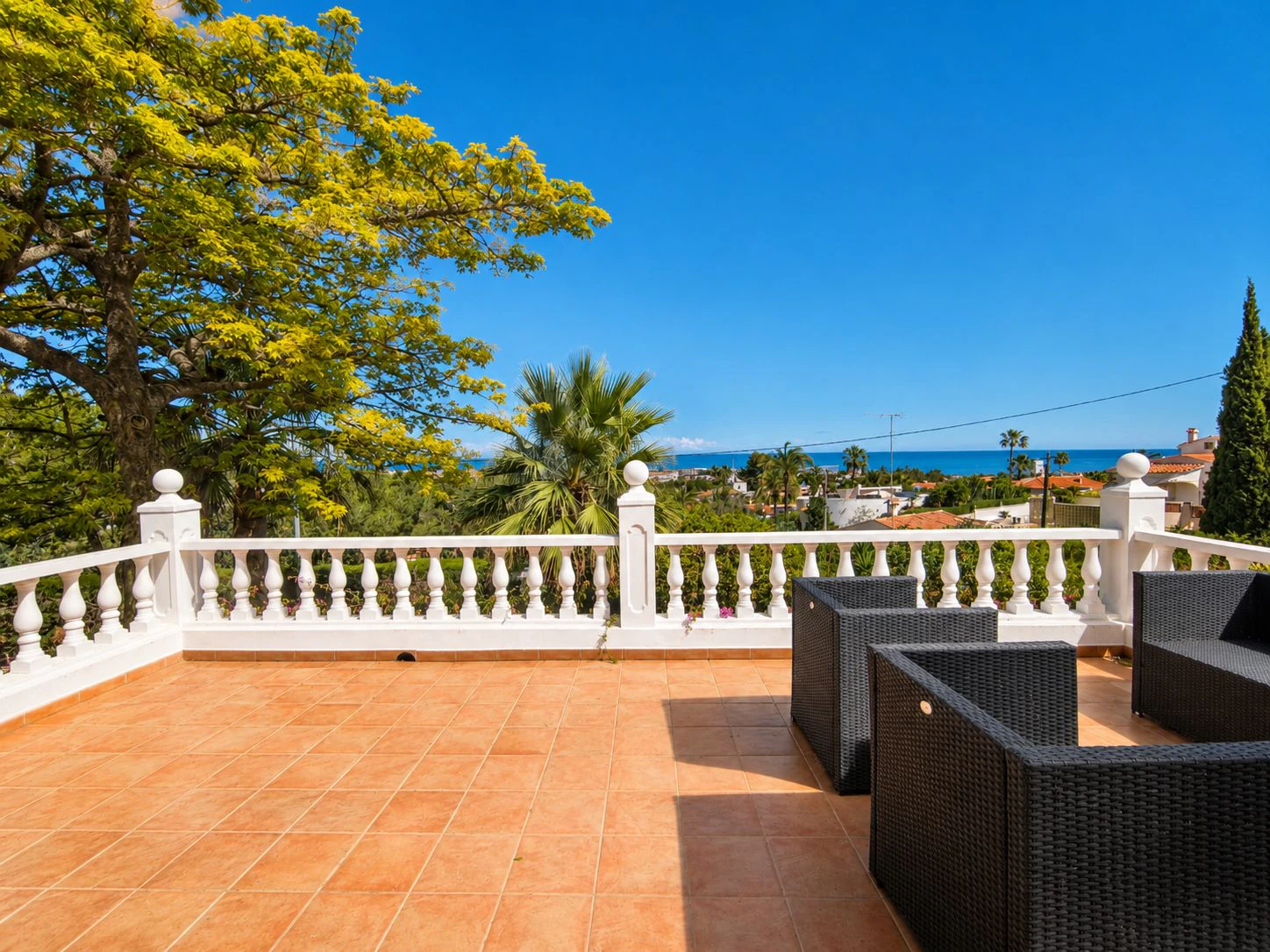 Villa con apartamento de invitados y vistas al mar en Dénia