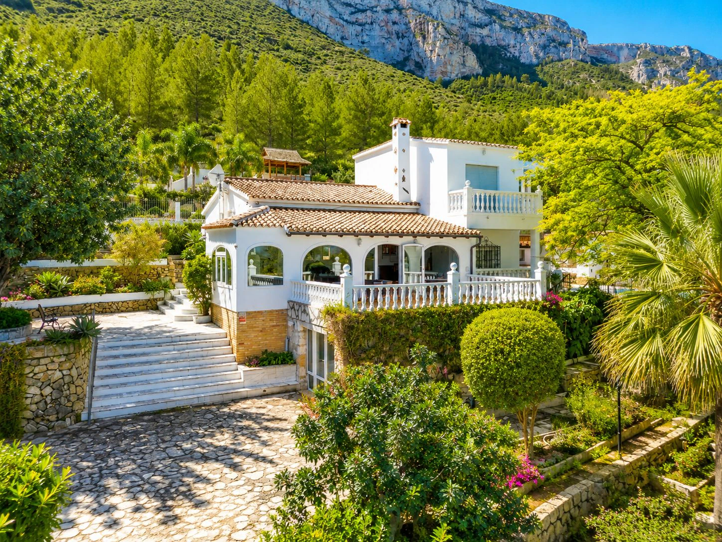 Villa con apartamento de invitados y vistas al mar en Dénia