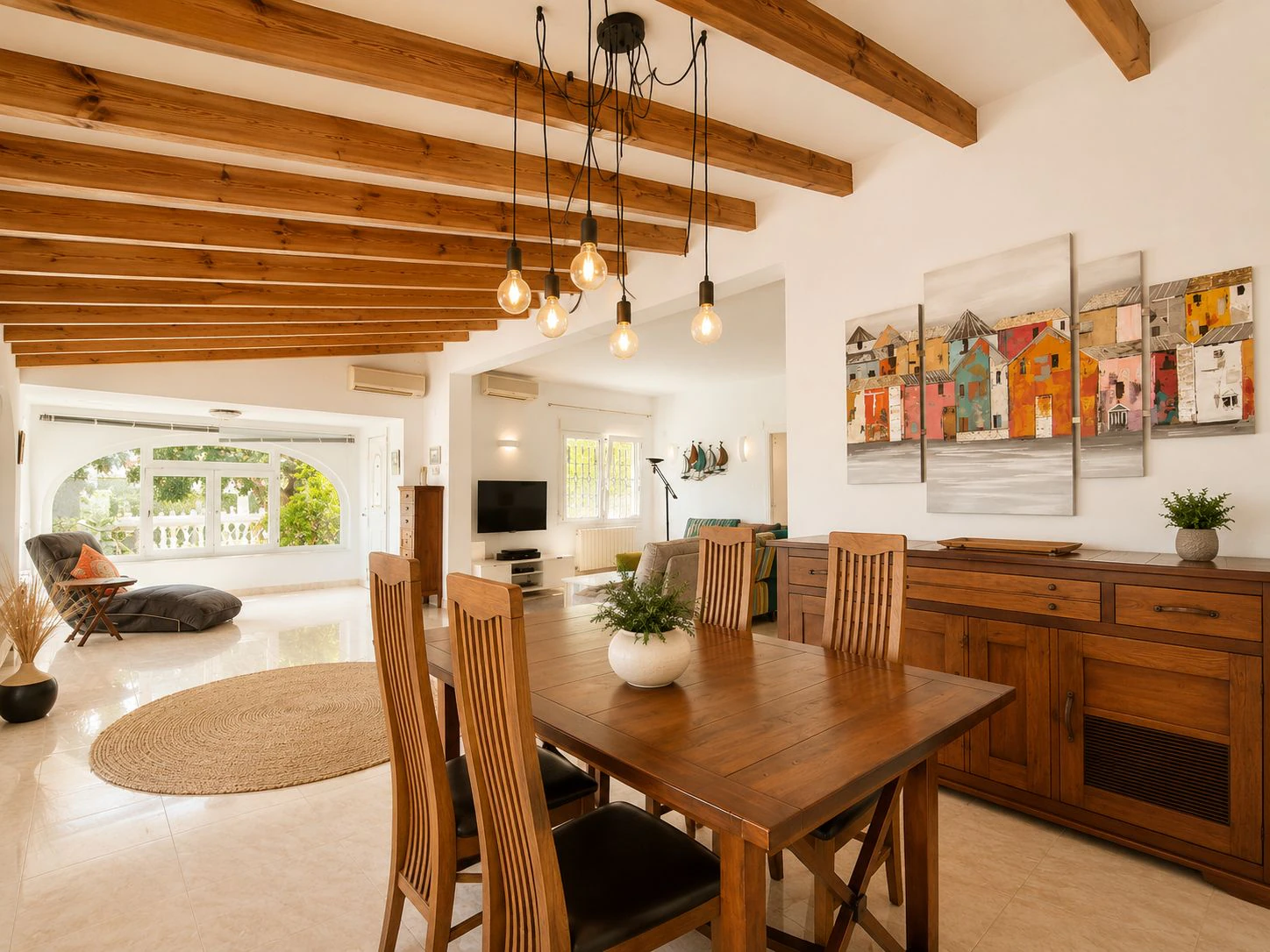 Villa con apartamento de invitados y vistas al mar en Dénia