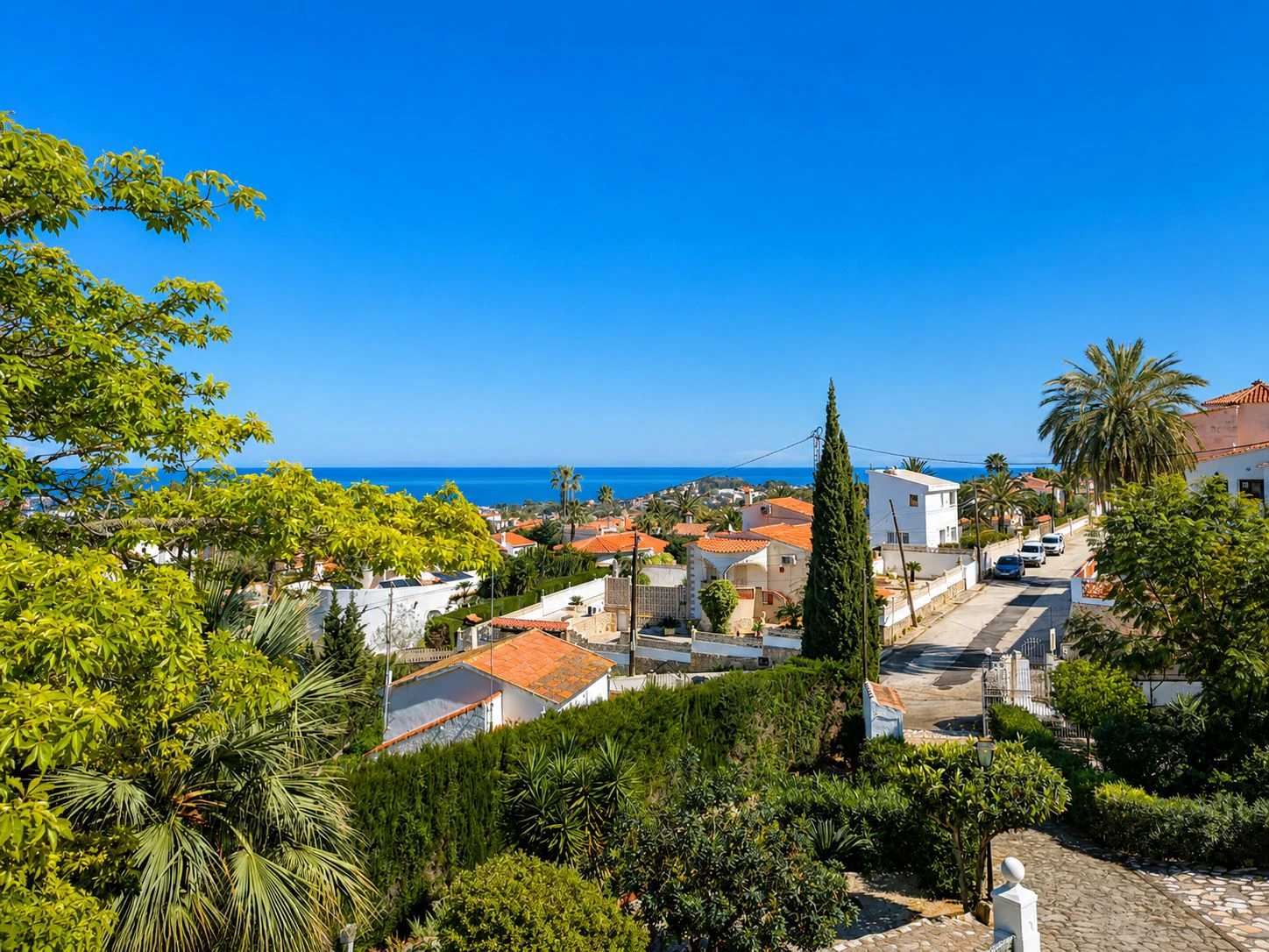 Villa con apartamento de invitados y vistas al mar en Dénia