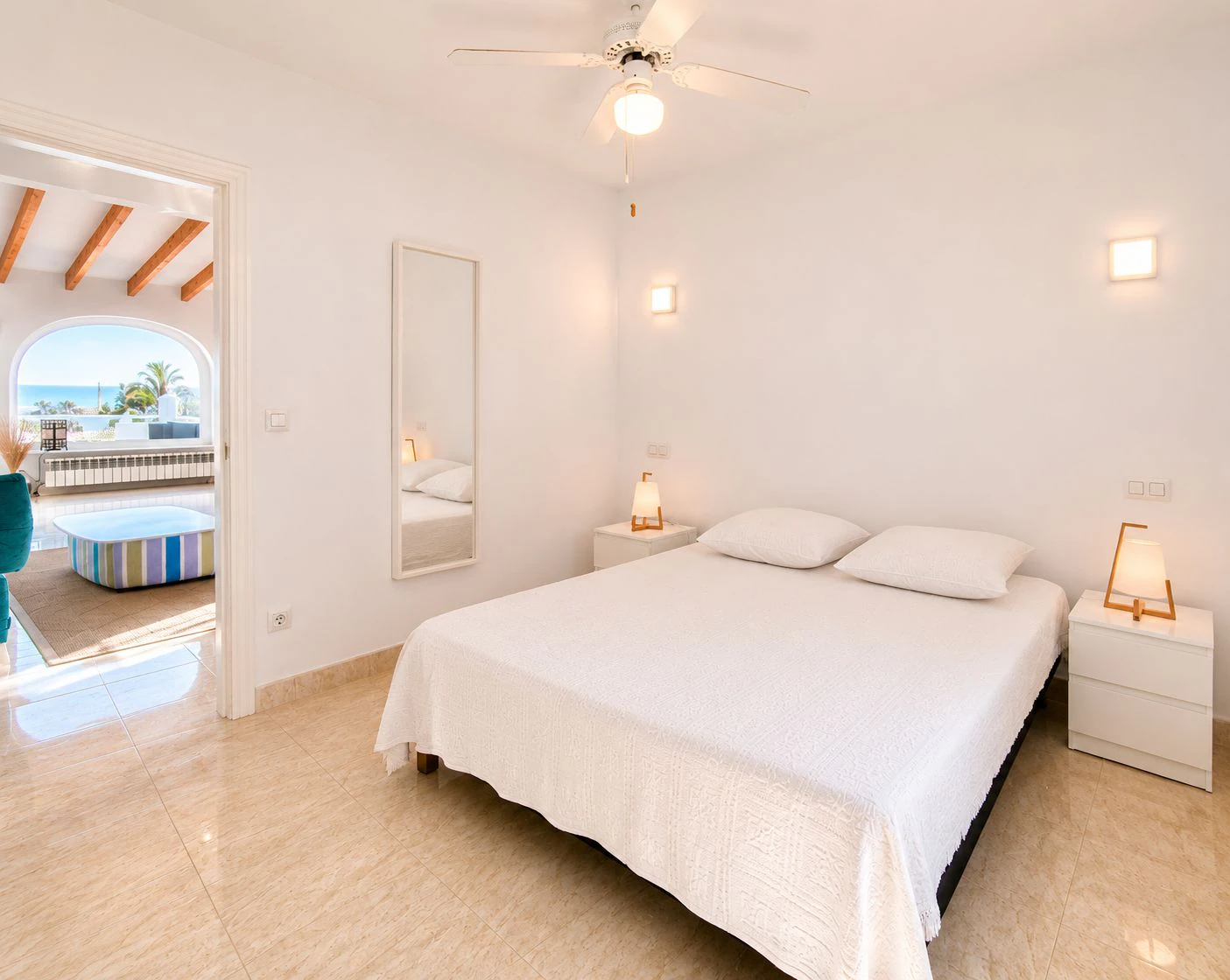 Villa con apartamento de invitados y vistas al mar en Dénia