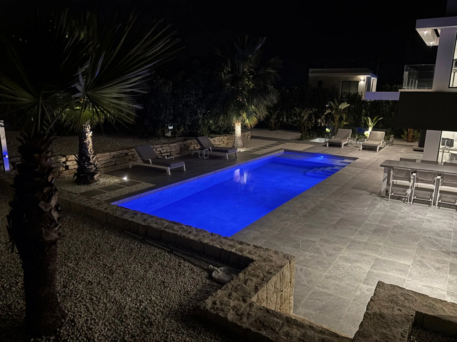 4845 - ¡Espectacular villa (2023) con privacidad y materiales de alta calidad!