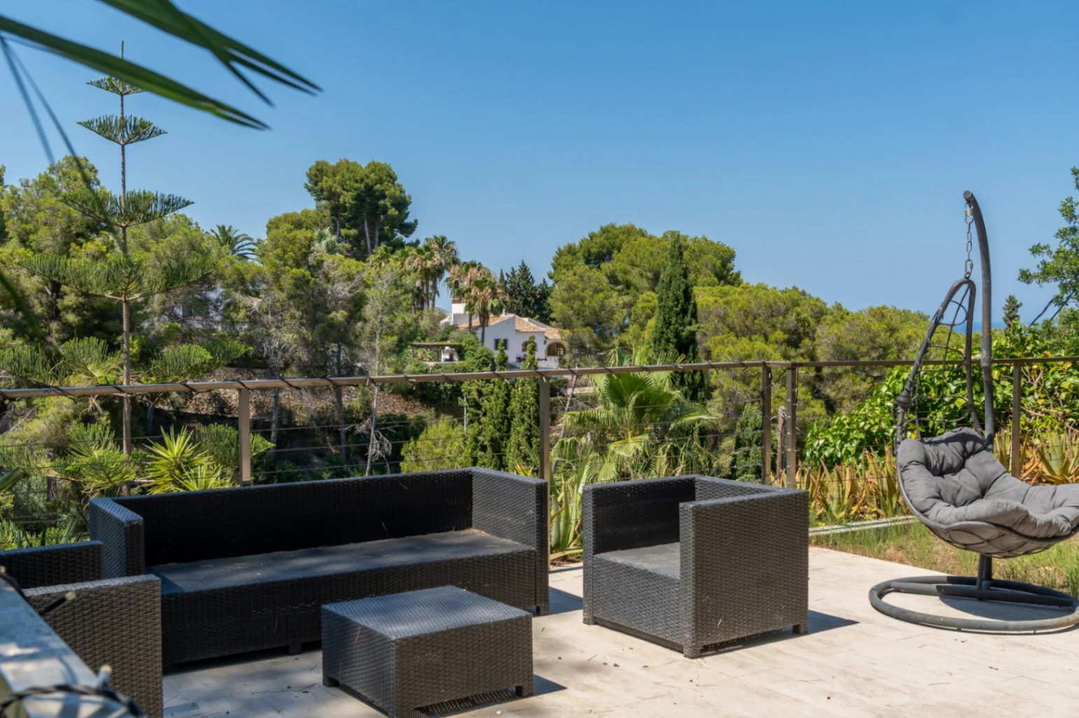 4898 - Impresionante villa moderna ubicada en la prestigiosa urbanización ( TOSALET )