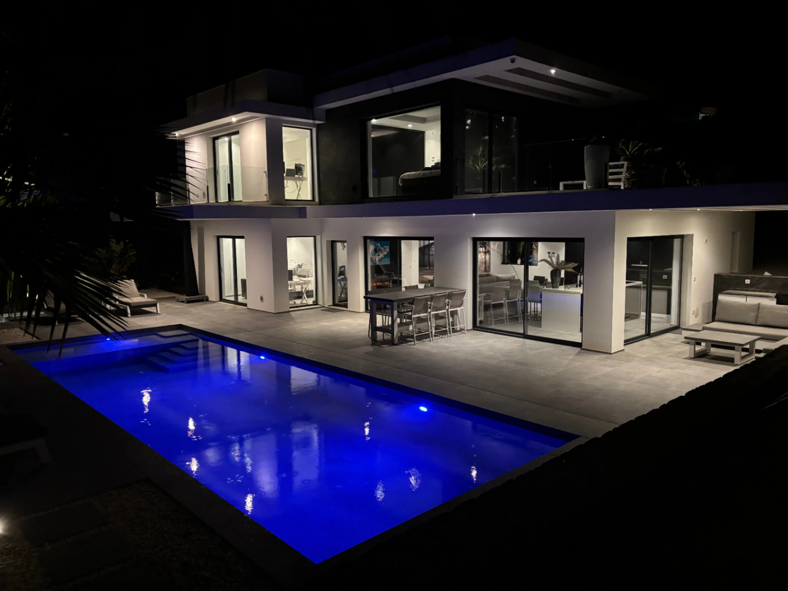 4845 - ¡Espectacular villa (2023) con privacidad y materiales de alta calidad!