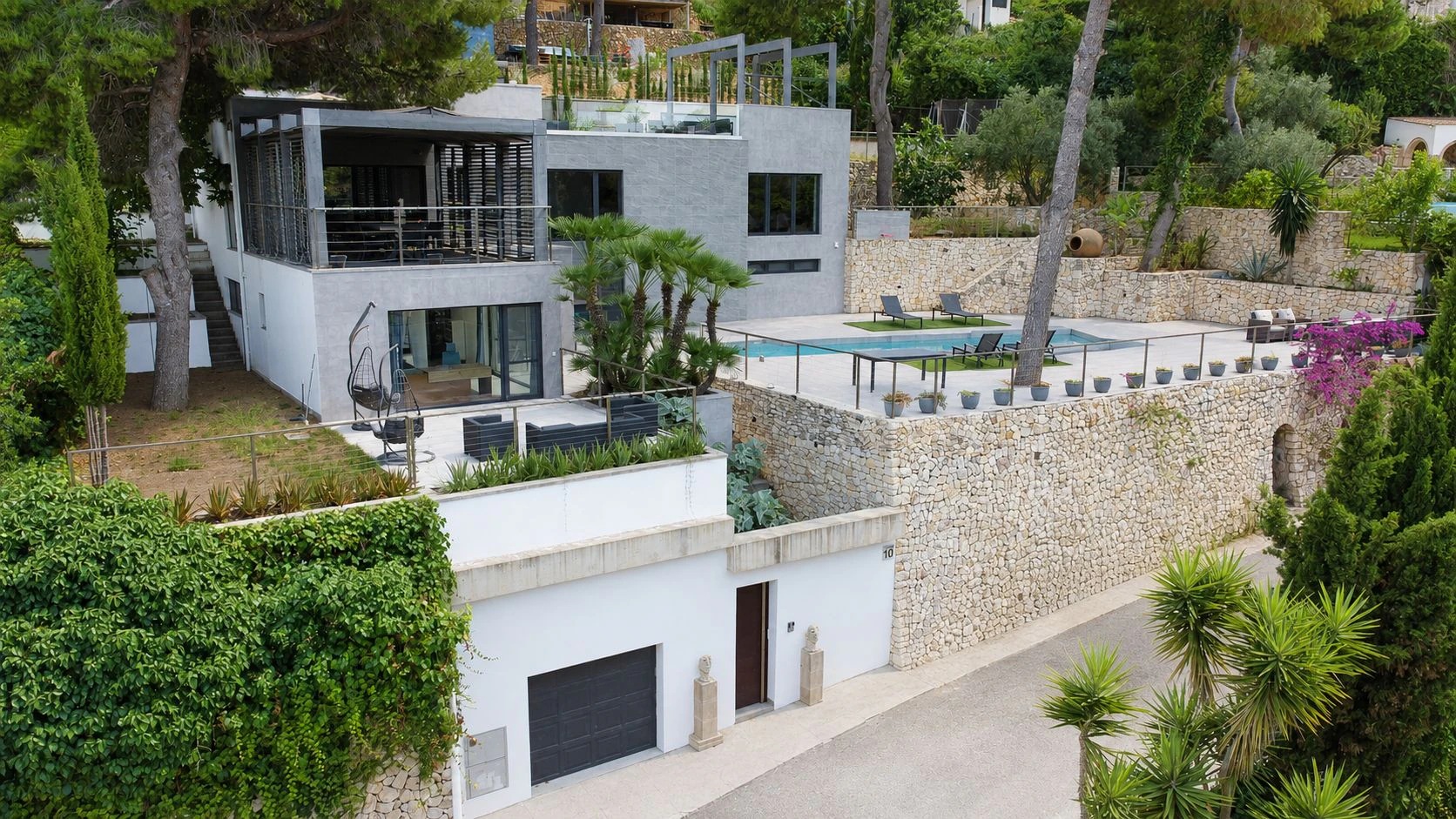 4898 - Impresionante villa moderna ubicada en la prestigiosa urbanización ( TOSALET )
