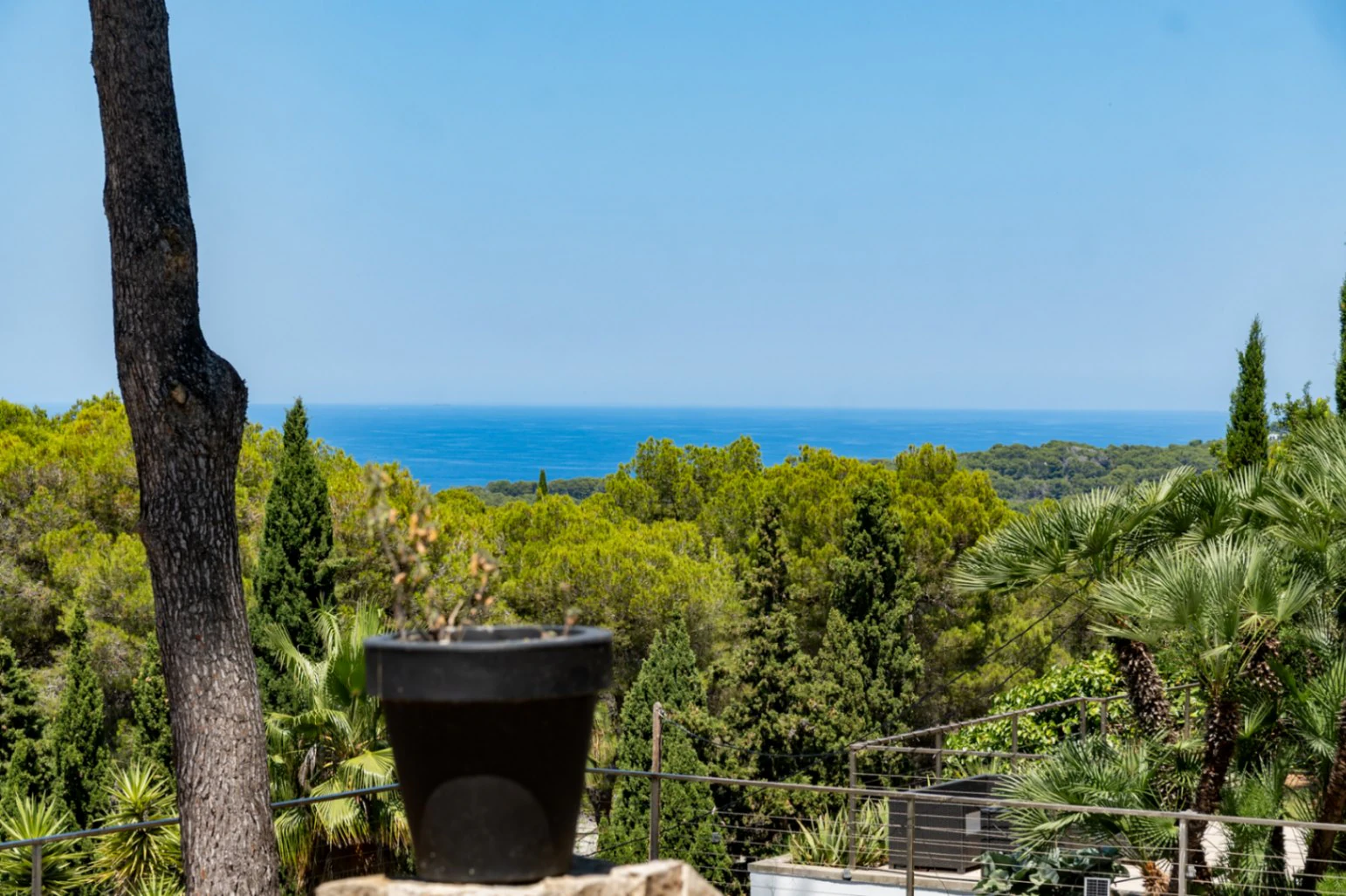 4898 - Impresionante villa moderna ubicada en la prestigiosa urbanización ( TOSALET )
