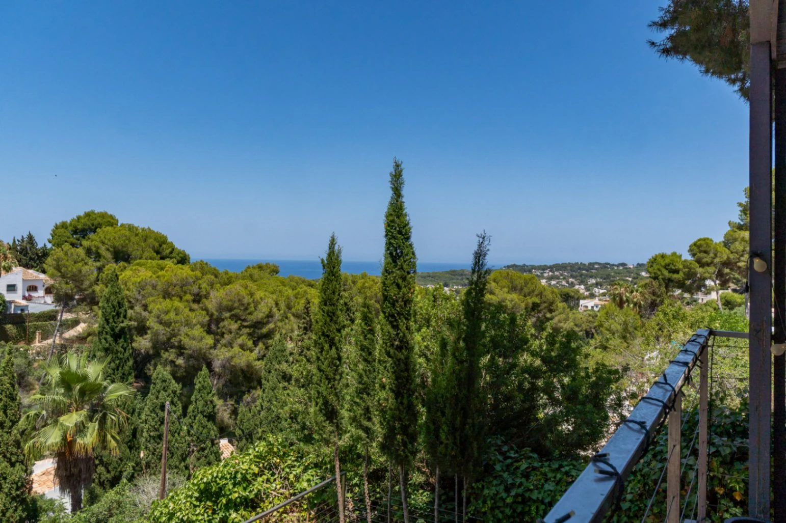 4898 - Impresionante villa moderna ubicada en la prestigiosa urbanización ( TOSALET )
