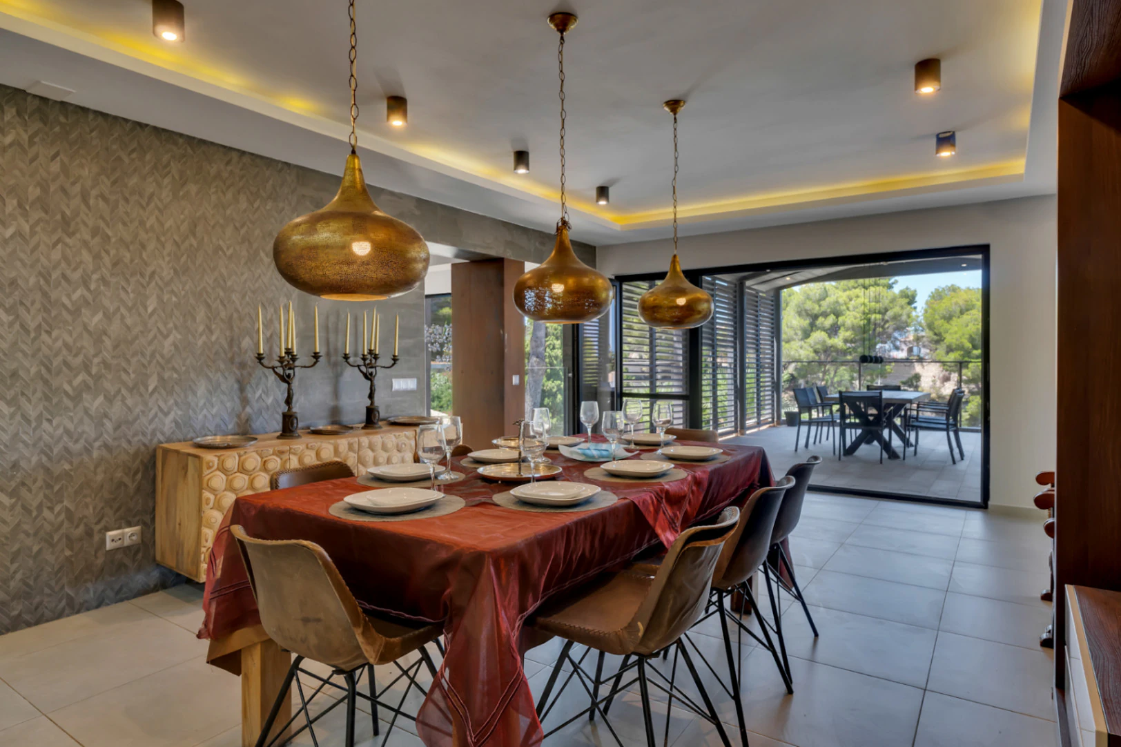 4898 - Impresionante villa moderna ubicada en la prestigiosa urbanización ( TOSALET )