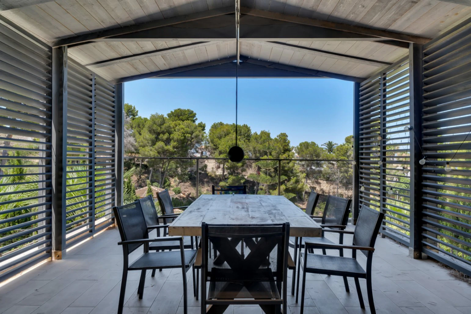4898 - Impresionante villa moderna ubicada en la prestigiosa urbanización ( TOSALET )
