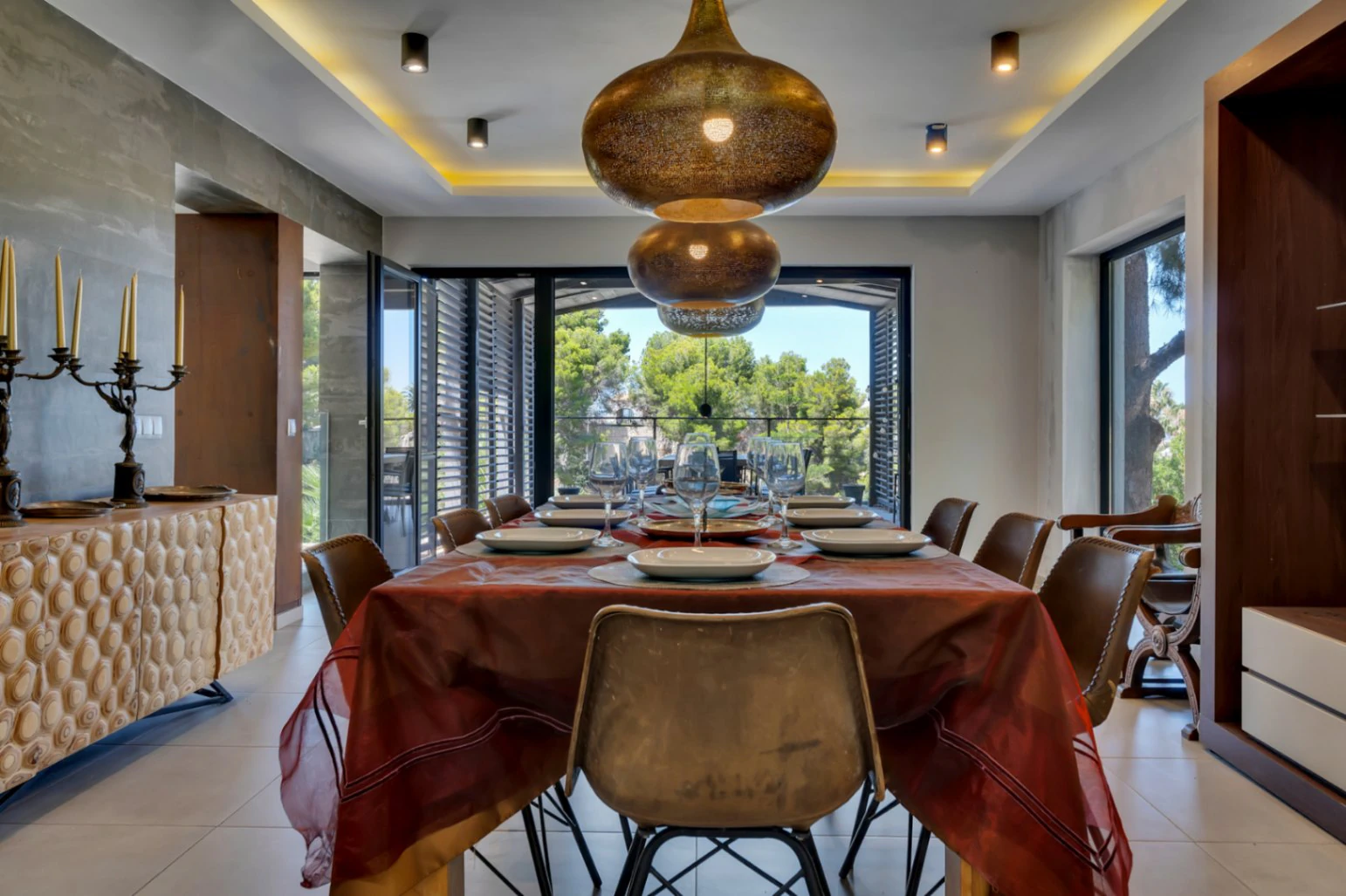4898 - Impresionante villa moderna ubicada en la prestigiosa urbanización ( TOSALET )