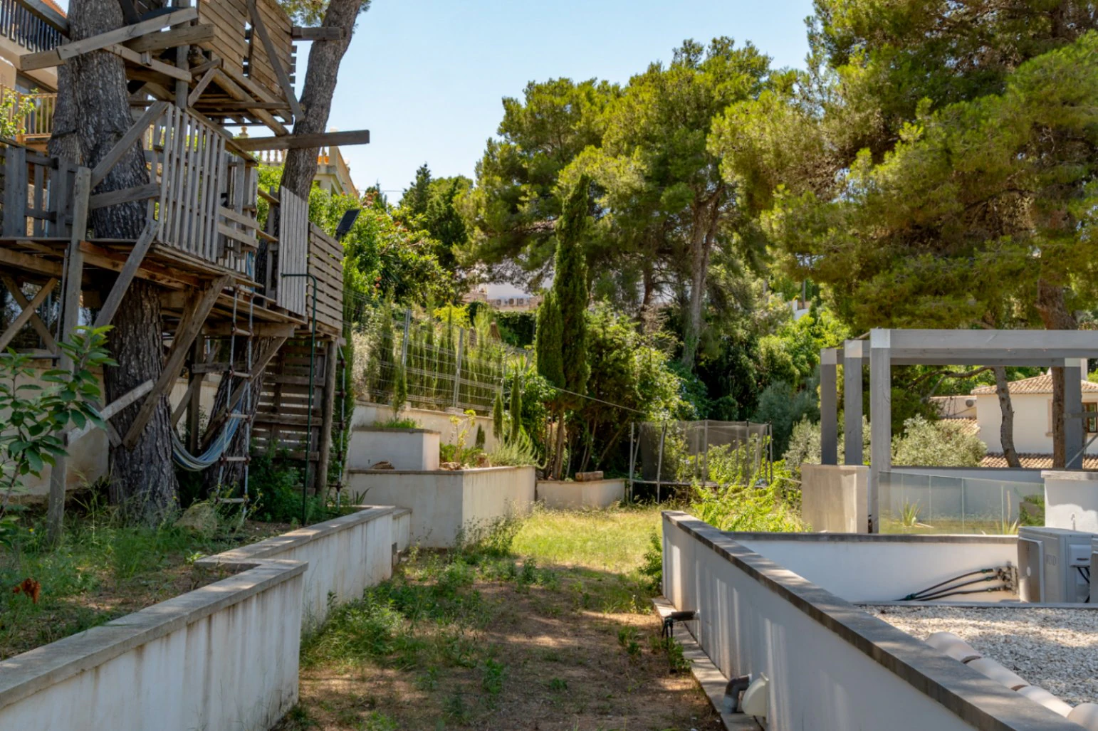 4898 - Impresionante villa moderna ubicada en la prestigiosa urbanización ( TOSALET )