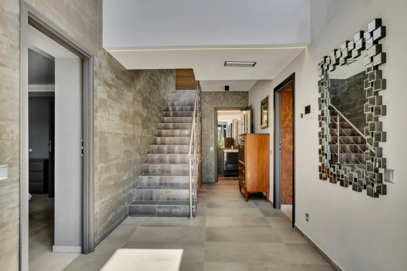 4898 - Impresionante villa moderna ubicada en la prestigiosa urbanización ( TOSALET )