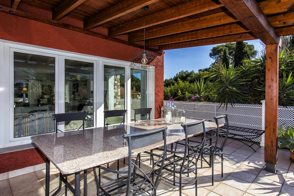 Villa con 2950 m² de parcela a solo 700 m de la Marineta Cassiana, Dénia
