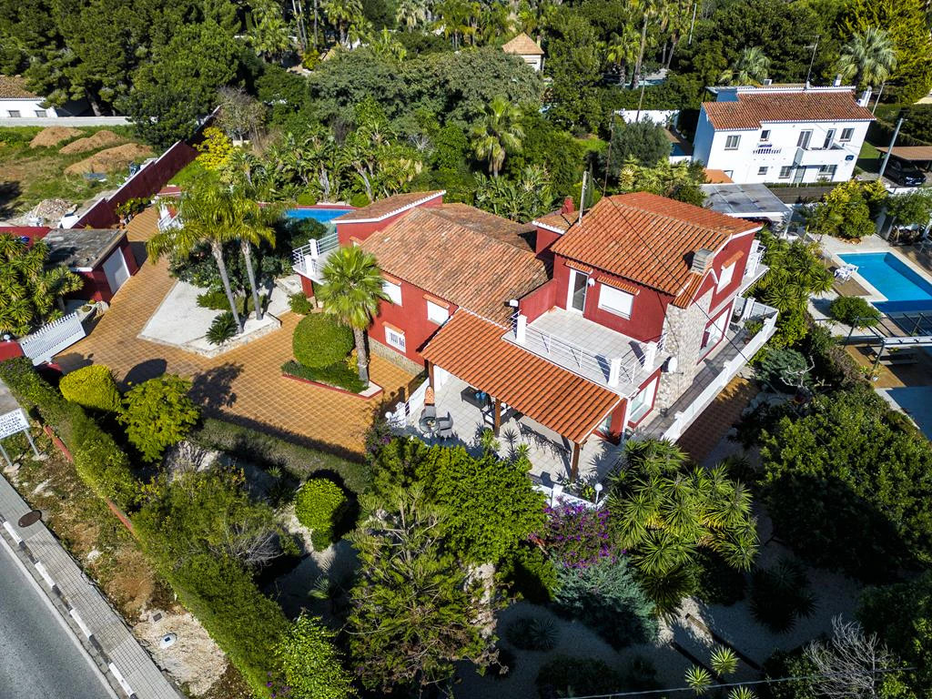 Villa con 2950 m² de parcela a solo 700 m de la Marineta Cassiana, Dénia