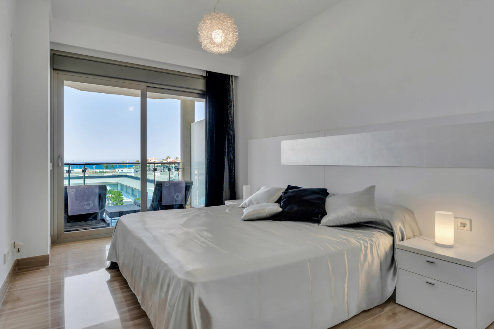 4902 - Apartamento en privilegia ubicacion con impresionantes vistas mar