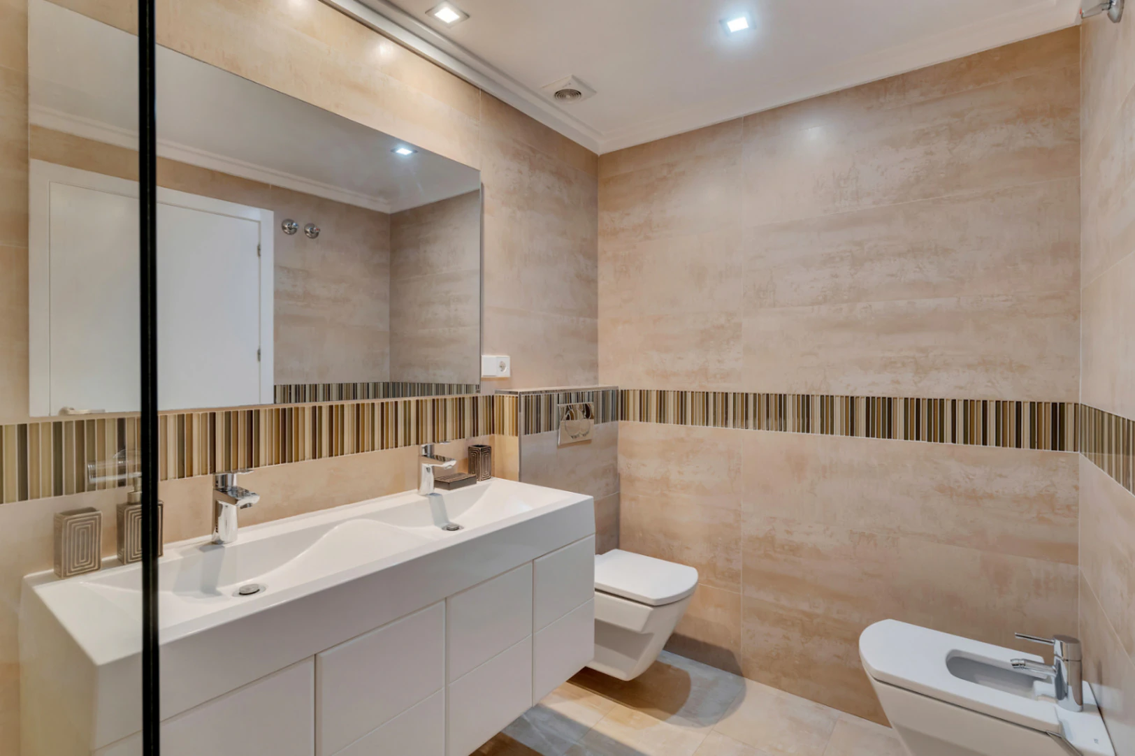 4902 - Apartamento en privilegia ubicacion con impresionantes vistas mar