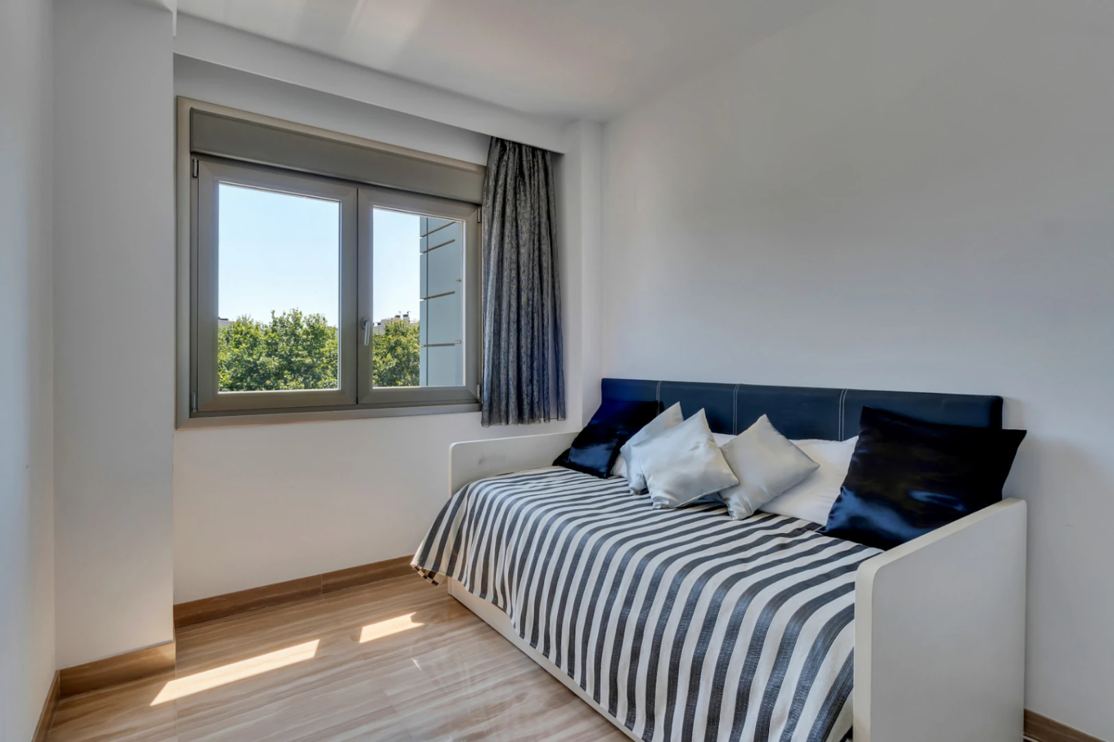 4902 - Apartamento en privilegia ubicacion con impresionantes vistas mar