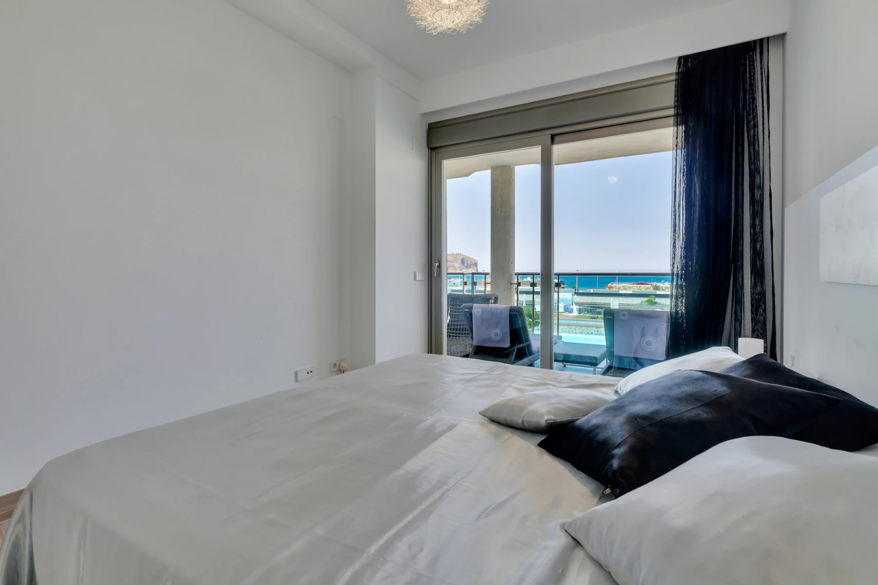 4902 - Apartamento en privilegia ubicacion con impresionantes vistas mar