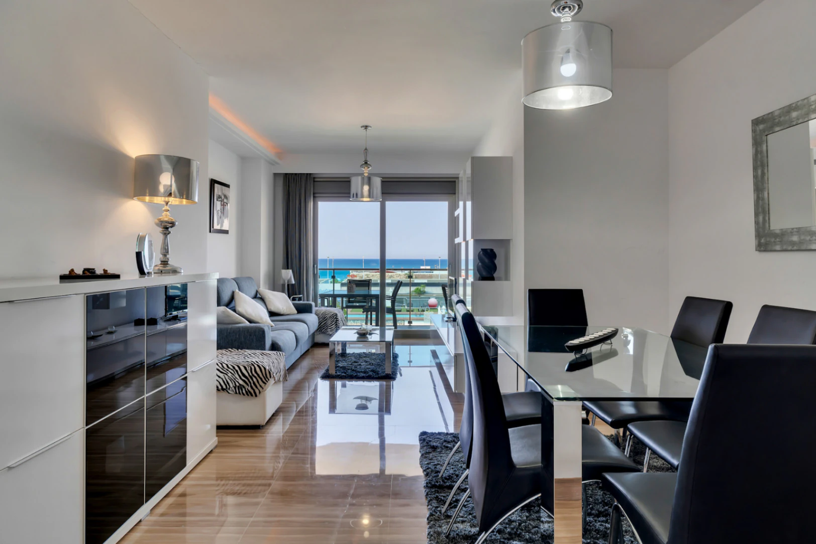 4902 - Apartamento en privilegia ubicacion con impresionantes vistas mar
