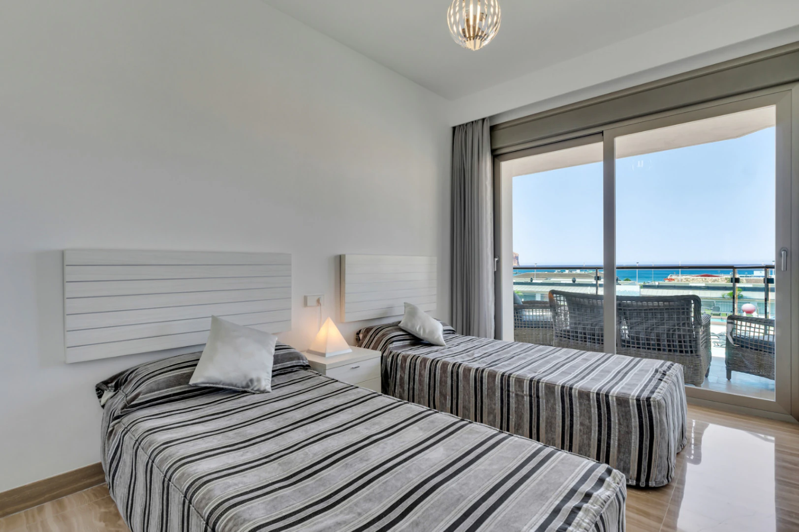 4902 - Apartamento en privilegia ubicacion con impresionantes vistas mar