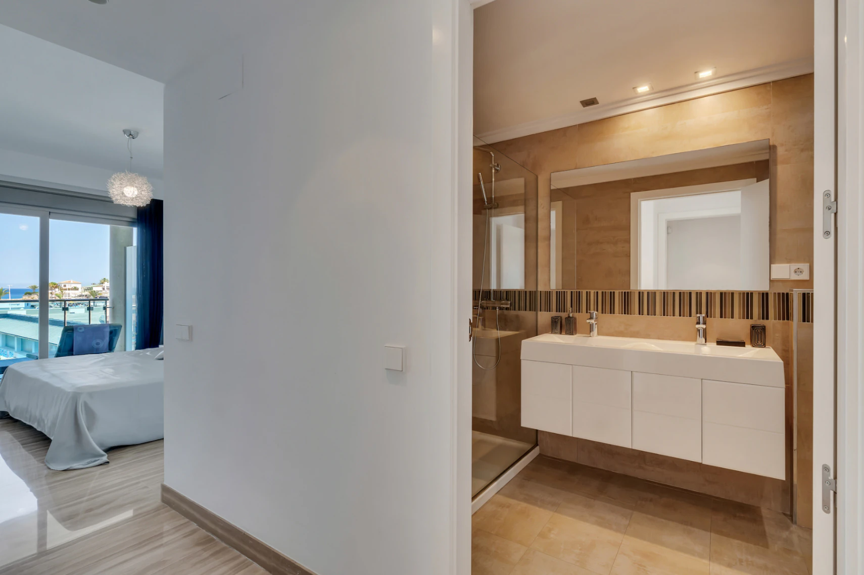 4902 - Apartamento en privilegia ubicacion con impresionantes vistas mar