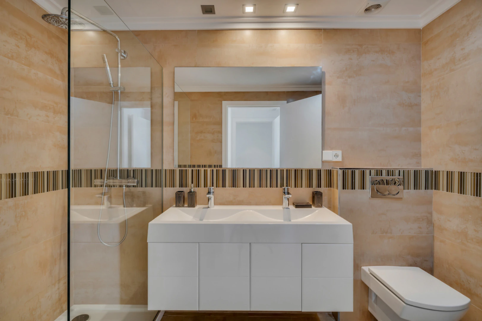 4902 - Apartamento en privilegia ubicacion con impresionantes vistas mar